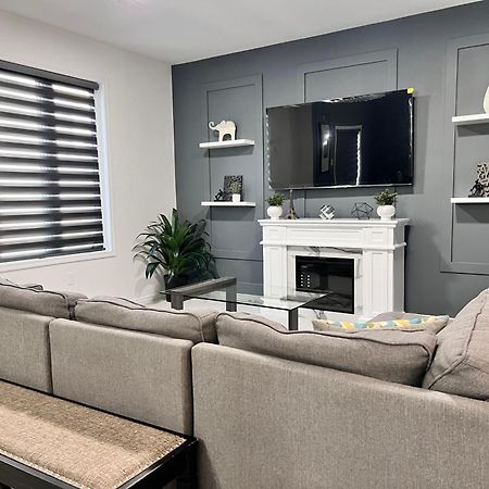Spacious 4-Bedroom Home, Comfortably Sleeps 10 Barrie Eksteriør bilde