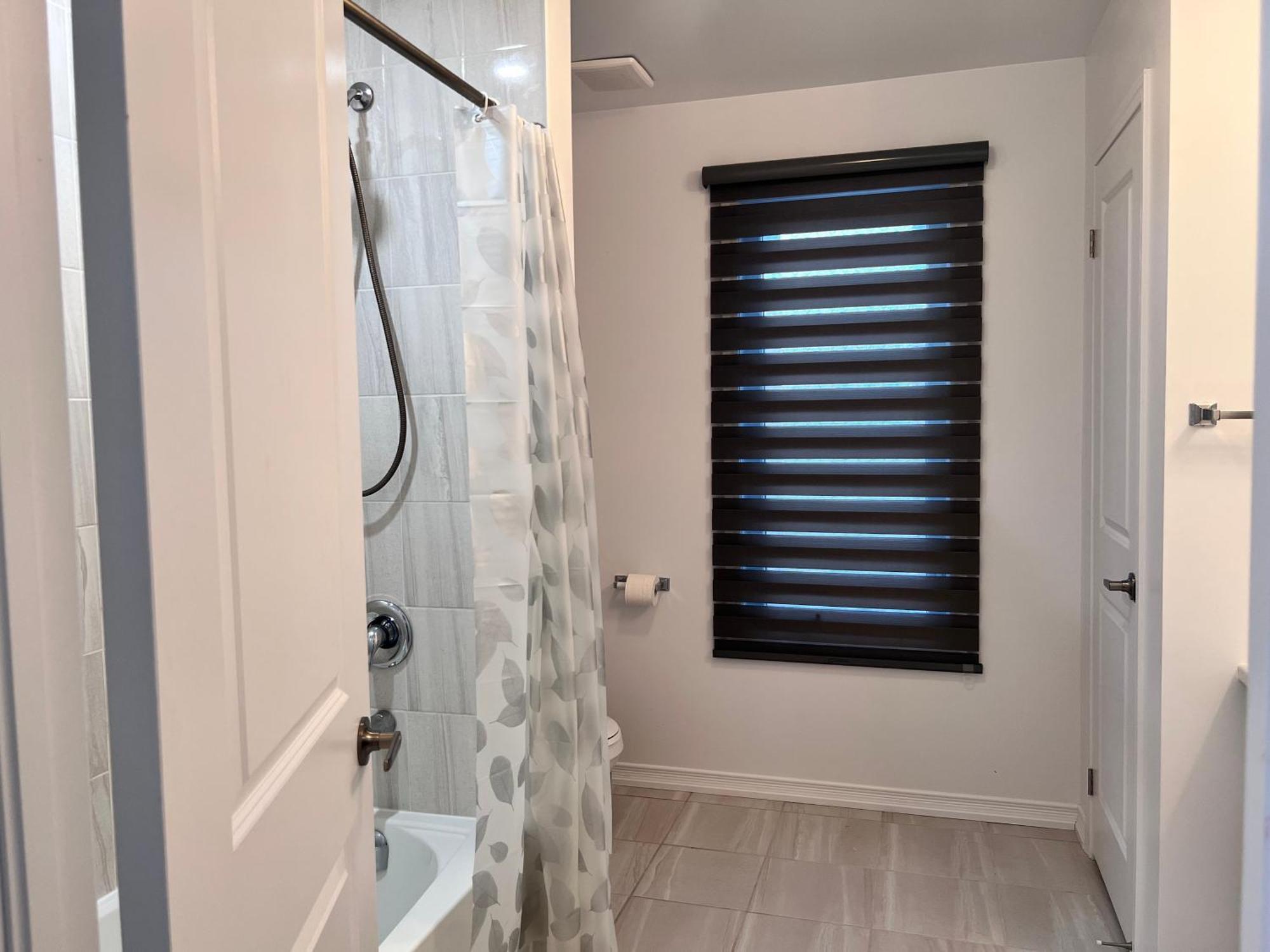 Spacious 4-Bedroom Home, Comfortably Sleeps 10 Barrie Eksteriør bilde
